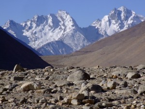 Tibet's remote mountain scenery (click to enlarge)