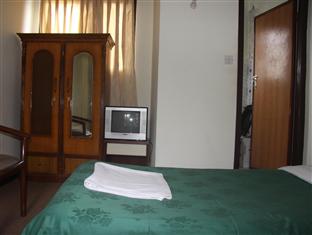 green-hotel-room