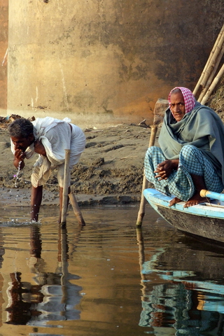 Men washing in the Ganges at Dawn