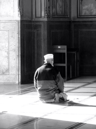 Man Praying in Lahore, Pakistan