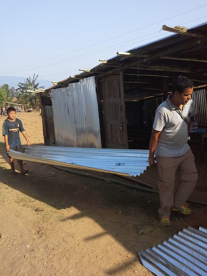 Volunteers helping to rebuild in Nepal