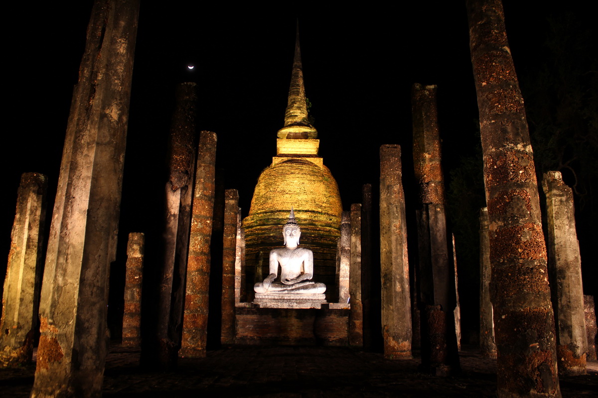 Wat Mahathat, Sukothai Temples at night, Thailand
