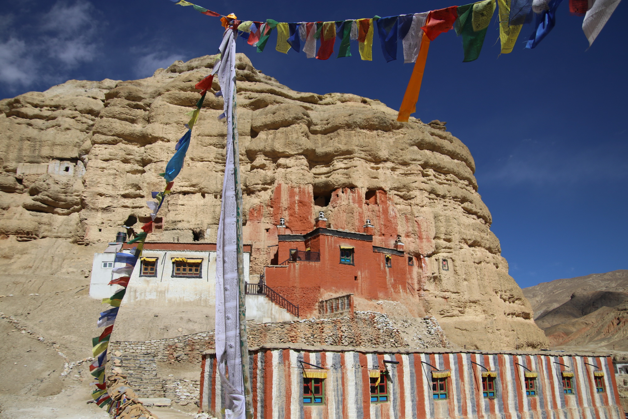 Lo-Nifu Gompa near the Chhoser caves Upper Mustang 25_resize