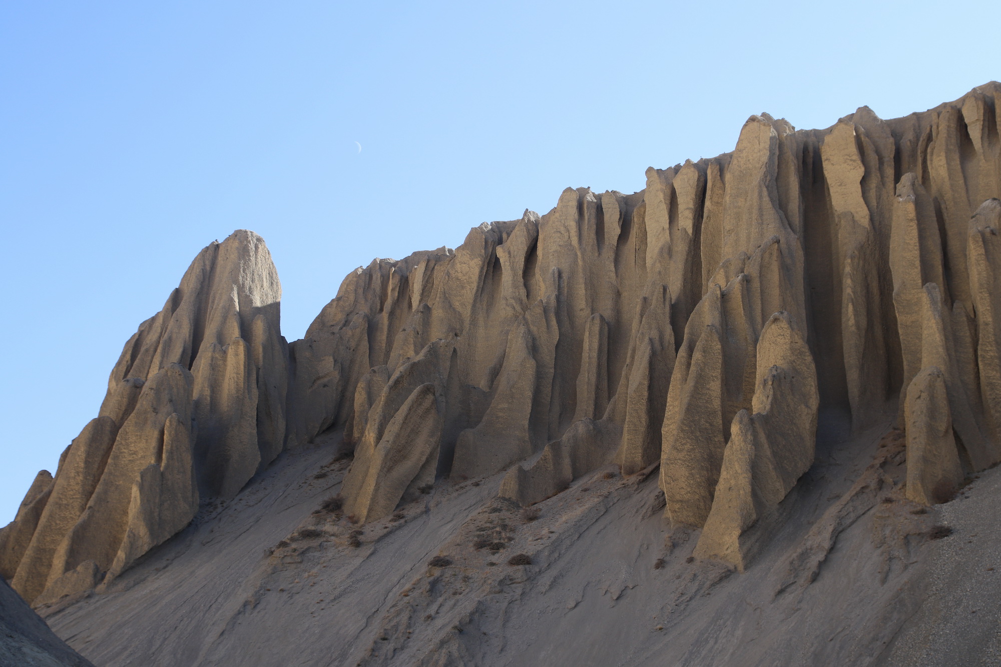 Mountains from Dhee to Yara - Upper Mustang Trek