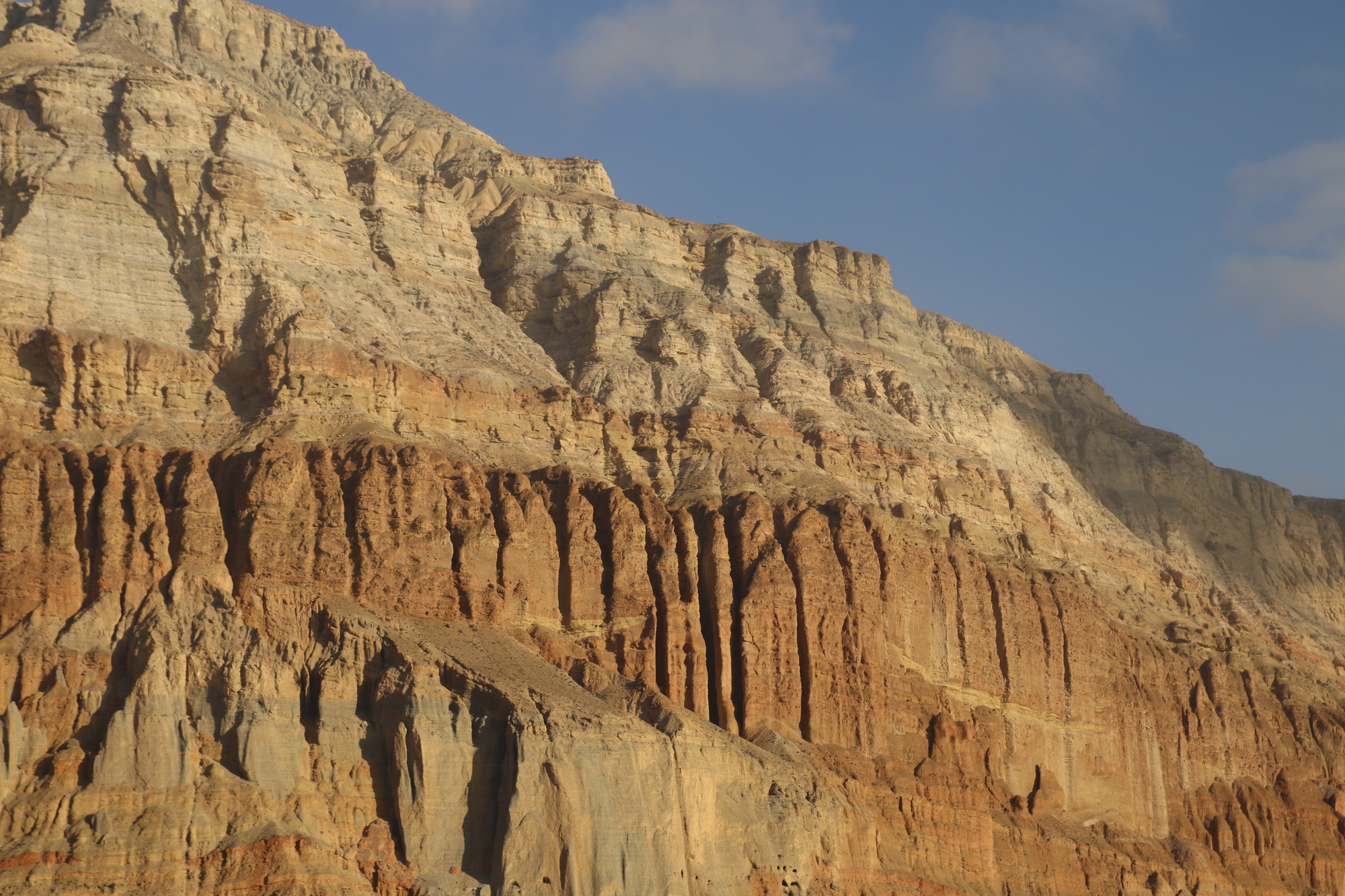 Mountains near Chhuksang - Upper Mustang Trek