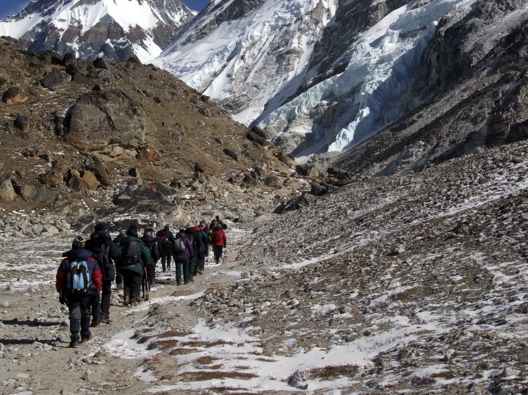 Large Group Trek on the way to Everest Base Camp