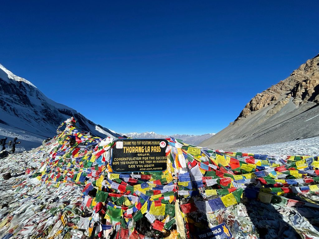 Throng La Pass sign