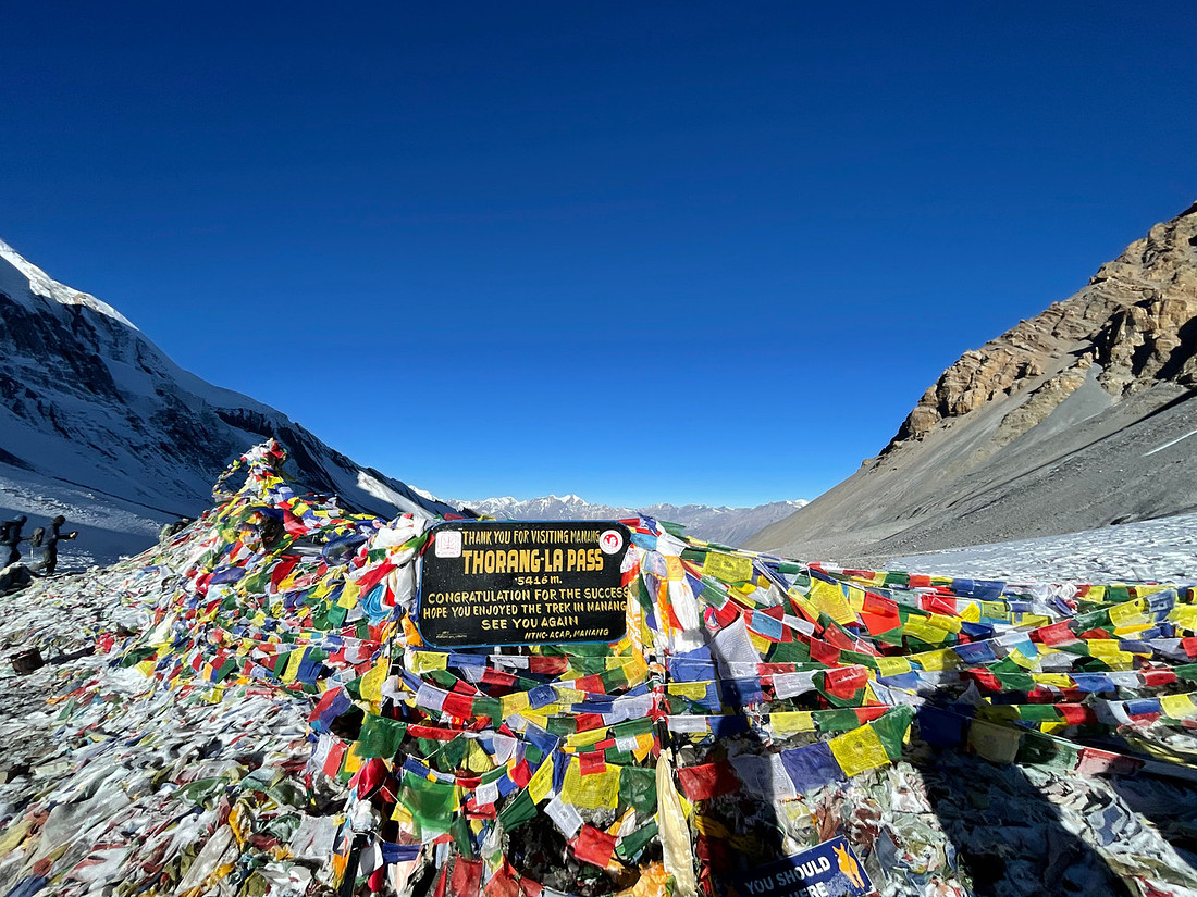 Throng La Pass sign